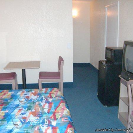 Travelodge By Wyndham Los Banos Ca Phòng bức ảnh